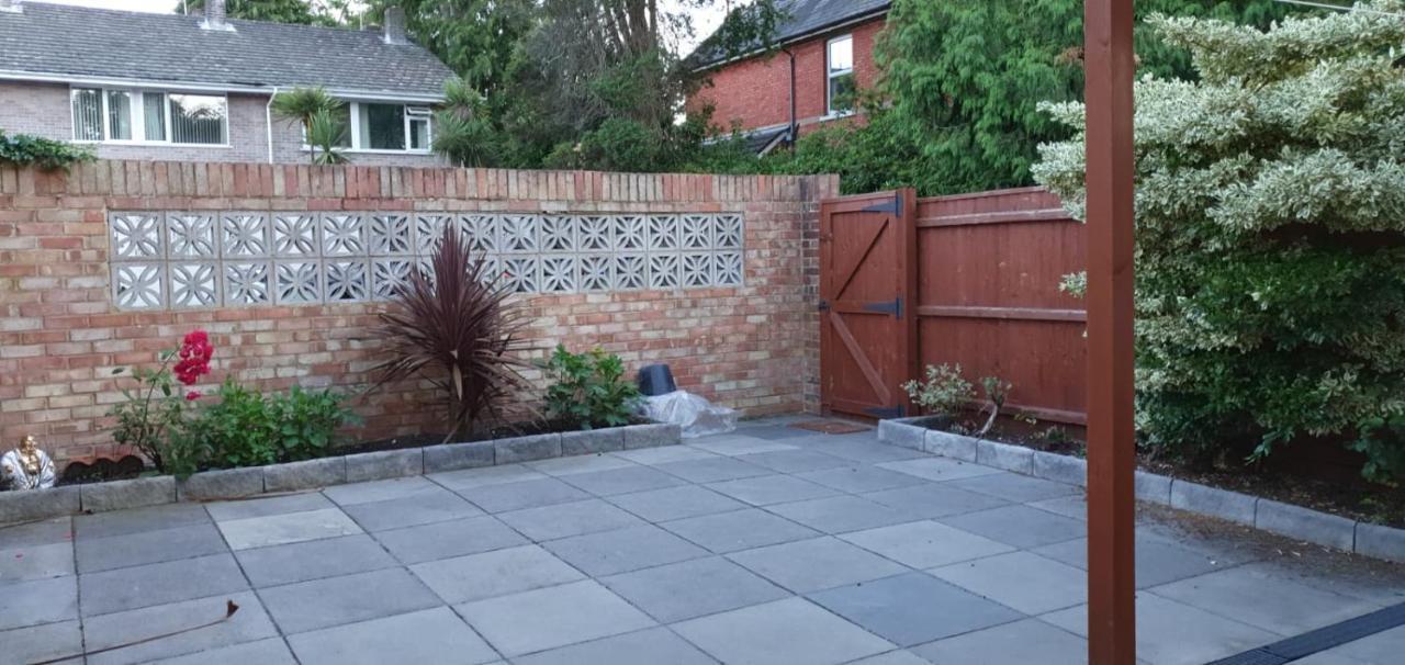 2 Bed Semi-Detached House Poole Exterior foto